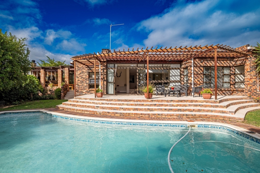 5 Bedroom Property for Sale in Summerstrand Eastern Cape